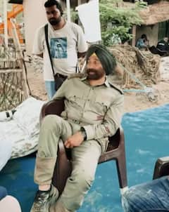 बॉर्डर 2 के सेट पर छोले-भटूरे और पकौड़ा पार्टी करते दिखे सनी देओल, देखें इनसाइड फोटोज