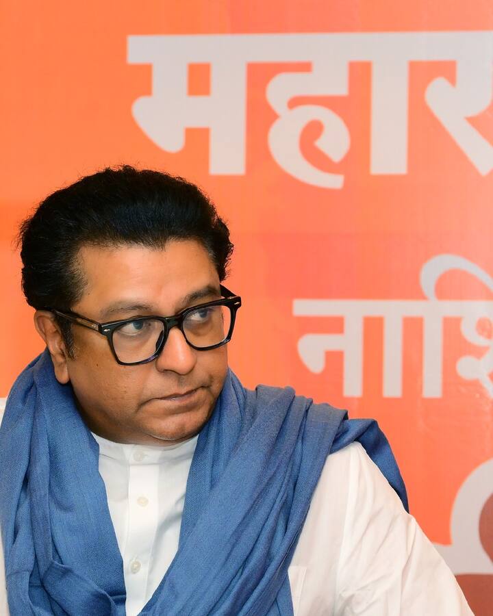 आजच्या राजकारणात निष्ठा, तत्वे सहज विकली जात आहेत आणि राजकारण पूर्णपणे व्यवहारिक झाले आहे, अशी टीका त्यांनी केली.