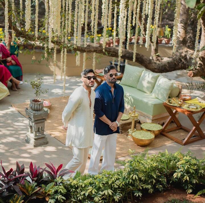 सुनील ने आगे कहा,'सब बोलते हैं कि सुनील शेट्टी का बेटा है, काम तो बहुत ही मिलता है. लेकिन कहीं न कहीं अहान ने अपने जीवन में बहुत कुछ झेला है.'