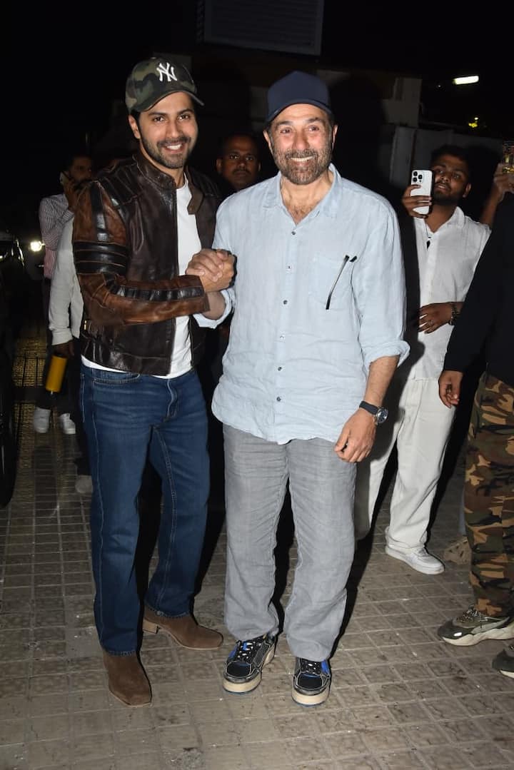 'बॉर्डर 2' की रिलीज के बाद इसकी स्क्रीनिंग का आयोजन किया गया. जिसमें फिल्म की स्टारकास्ट समेत अन्य बॉलीवुड सेलेब्स भी नजर आए.