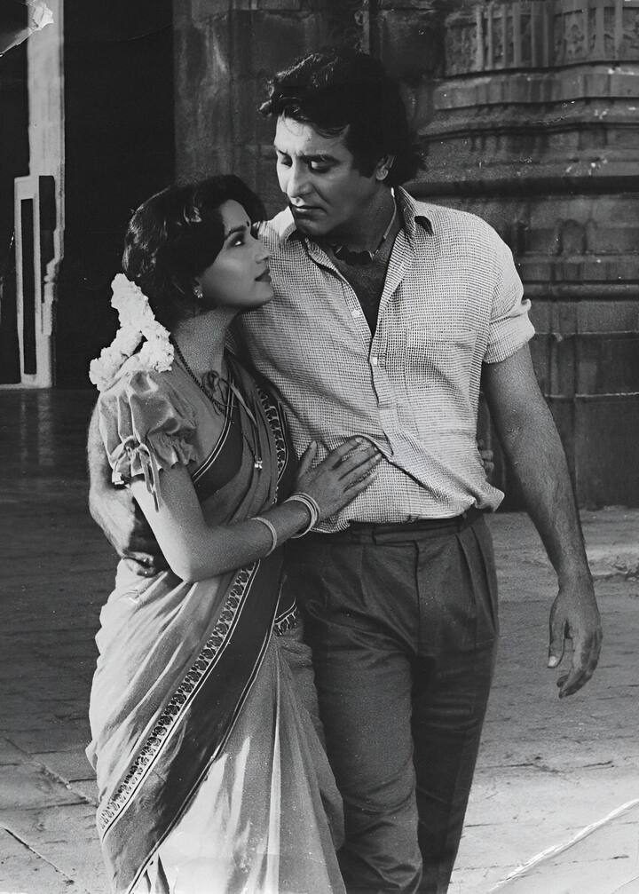 1988 साली प्रदर्शित झालेल्या दयावान या चित्रपटात माधुरीनं महत्त्वाची भूमिका साकारली होती. या चित्रपटात विनोद खन्ना मुख्य भूमिकेत होते.