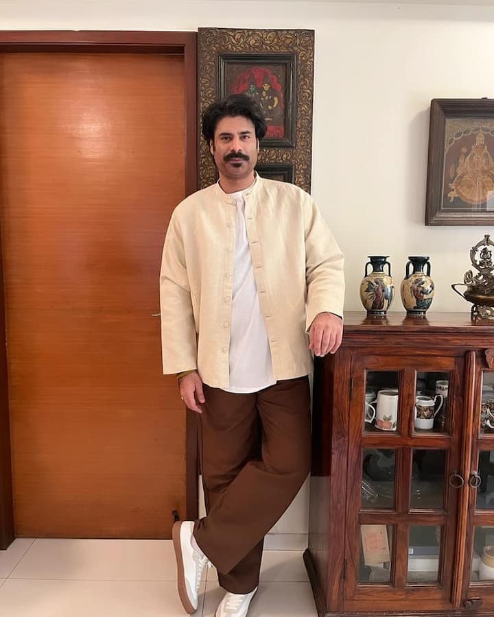 इसके बाद उन्होंने 'खेलें हम जी जान से', 'प्लेयर्स' और 'औरंगजेब' जैसी मल्टी-स्टारर फिल्मों में काम किया. उन्होंने 'तेरे बिन लादेन 2' और 'द जोया फैक्टर' में भी काम किया था.