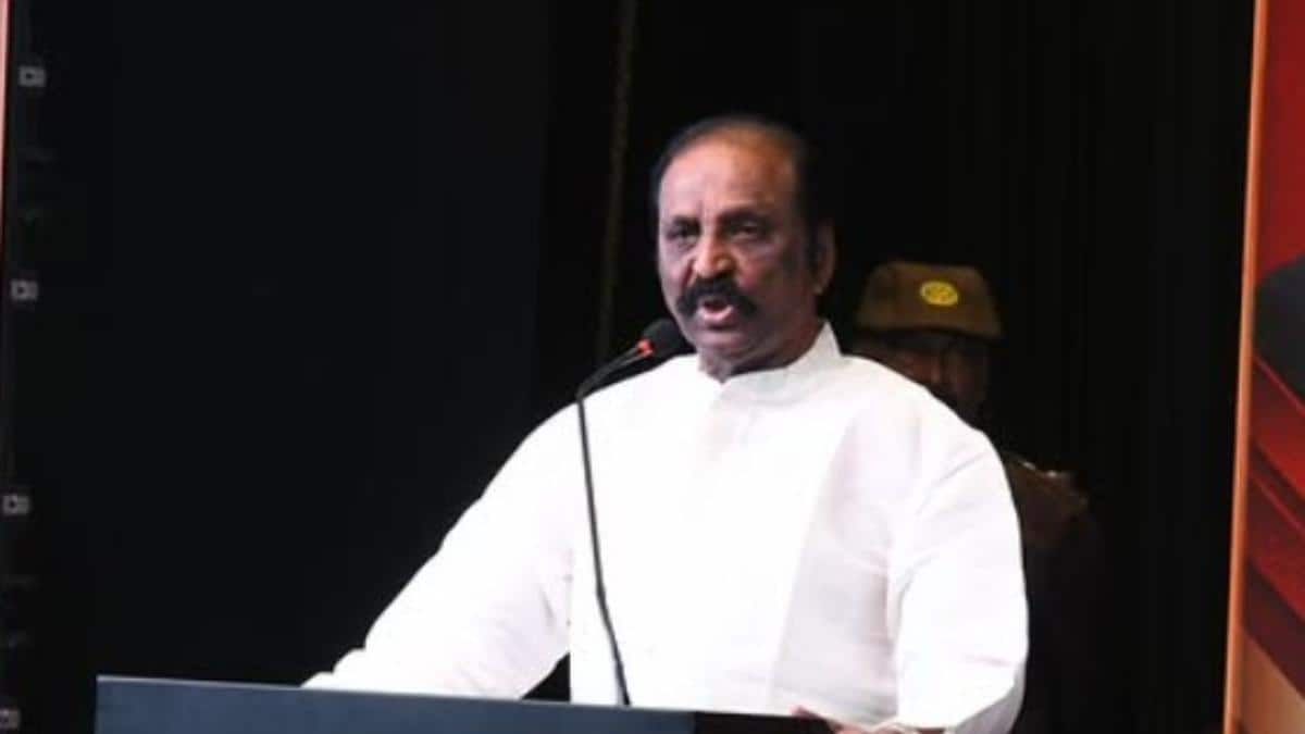Slipper Thrown At Vairamuthu During Tiruppur Cultural Event, Police Intervene