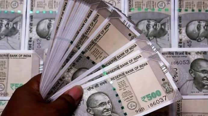 मान लीजिए कि आप हर साल अपने बच्चे के नाम पर 10,000 रुपये निवेश करते हैं। यदि यह निवेश 18 वर्षों तक जारी रहता है और औसतन 10 प्रतिशत का प्रतिफल देता है, तो निवेश सफल हो जाएगा। इस प्रकार, जब बच्चा 18 वर्ष का होगा, तब तक लगभग 5 लाख रुपये का कोष बन सकता है। यदि निवेश यहीं से जारी रहता है, तो यह राशि कई गुना बढ़ सकती है।