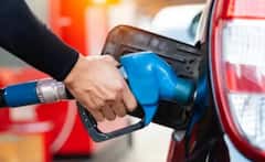 Petrol Refill: গাড়ি, বাইকে পেট্রোল ভরার সময় ঠকছেন না তো? এই তিনটি বিষয়ে নজর রাখুন