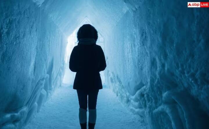 ਲੋਕਾਂ ਨੇ ਖੋਜ ਕੀਤੀ ਕਿ ਬਰਫ਼ ਵਿੱਚ ਨਮਕ ਜਾਂ ਪੋਟਾਸ਼ੀਅਮ ਨਾਈਟ੍ਰੇਟ ਮਿਲਾਉਣ ਨਾਲ ਇਸਦਾ ਫ੍ਰੀਜ਼ਿੰਗ ਪੁਆਇੰਟ ਘੱਟ ਜਾਂਦਾ ਹੈ, ਜਿਸ ਨਾਲ ਮਿਸ਼ਰਣ ਬਹੁਤ ਠੰਡਾ ਹੋ ਜਾਂਦਾ ਹੈ। ਇਸ ਤਕਨੀਕ ਦੀ ਵਰਤੋਂ ਭਾਰਤ ਵਿੱਚ ਮੁਗਲ ਕਾਲ ਦੌਰਾਨ ਕੁਲਫੀ ਬਣਾਉਣ ਲਈ ਕੀਤੀ ਜਾਂਦੀ ਸੀ। ਦੁੱਧ ਦੇ ਮਿਸ਼ਰਣ ਨੂੰ ਧਾਤ ਦੇ ਮੋਲਡਾਂ ਵਿੱਚ ਡੋਲ੍ਹਿਆ ਜਾਂਦਾ ਸੀ ਅਤੇ ਨਮਕੀਨ ਬਰਫ਼ ਨਾਲ ਘਿਰਿਆ ਜਾਂਦਾ ਸੀ।