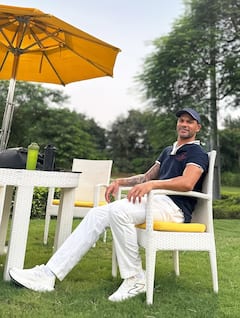 Shikhar Dhawan: टीम इंडियाचा गब्बर पुन्हा एकदा 'विदेशी'च्या प्रेमात; साखरपुडा होताच एअरपोर्टवर जोडीने दिसला!