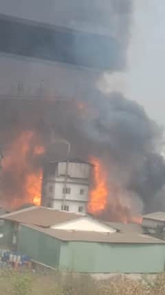 Navi Mumbai Mahape Fire News : नवी मुंबईत अग्नितांडव! आकाशात आगीच्या भल्यामोठ्या ज्वाळा, महापे एमआयडीसीतील कंपनीत लागली आग