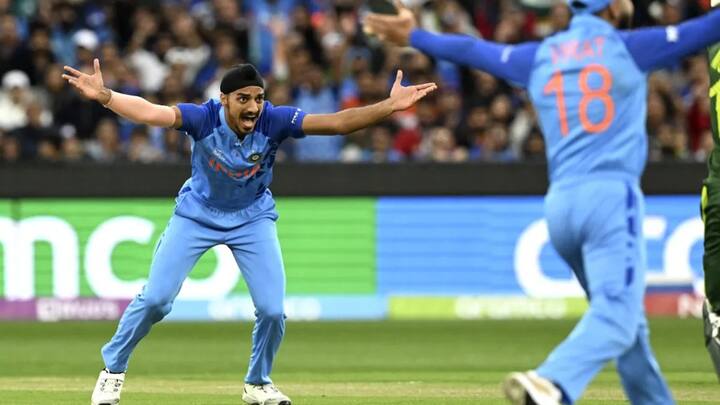 अर्शदीपपप्रमाणेच भुवनेश्वर कुमारने डब्लिनमध्ये आयर्लंडविरुद्धच्या त्याच्या पहिल्याच षटकात 18 धावा दिल्या होत्या . तथापि, तो षटक धावांचा पाठलाग करताना होता .