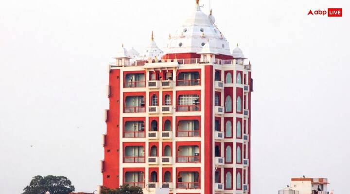 हरिद्वार- पवित्र तीर्थ स्थल उत्तराखंड के हरिद्वार में भारत माता का मंदिर है. मंदिर की स्थापना स्वामी सत्यमित्रानंद गिरि ने की थी. वहीं 1983 में तत्कालीन प्रधानमंत्री श्रीमती इंदिरा गांधी ने इसका उद्घाटन किया था. इसे मदर इंडिया टेम्पल के नाम से भी जाना जाता है.