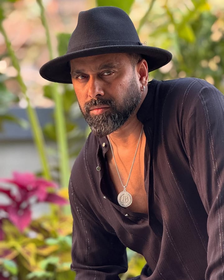 बॉस्को ने बताया कि रणवीर सिर्फ एक्टिंग या डांस ही नहीं बल्कि अपने परफॉर्मेंस के प्रति शारीरिक और मानसिक रूप से भी पूरी तरह डेडिकेटेड हैं. सेट पर चोट लगने के बावजूद भी उनकी एनर्जी में कोई कमी नहीं आती.