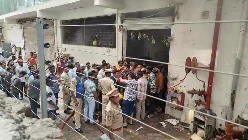 Nampally Fire Accident: నాంపల్లి అగ్నిప్రమాదంలో ఐదుగురు సజీవ దహనం, కొనసాగుతున్న సహాయక చర్యలు