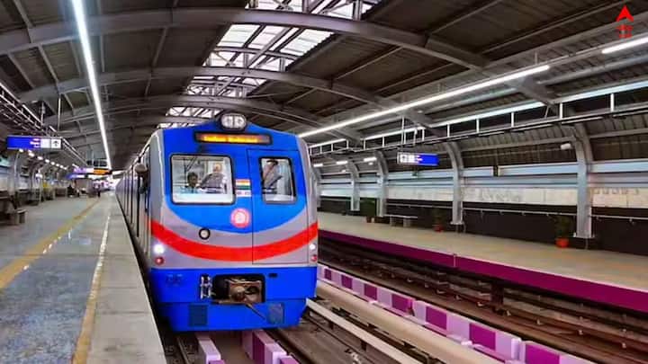এবার সেই কিউ আর কোড ভিত্তিক পেপারেই রিটার্ন টিকিট চালু করল কলকাতা মেট্রো। ফলে এখন থেকে যাতায়াতের টিকিট একবারেই কেটে নিতে পারবেন মেট্রো যাত্রীরা।