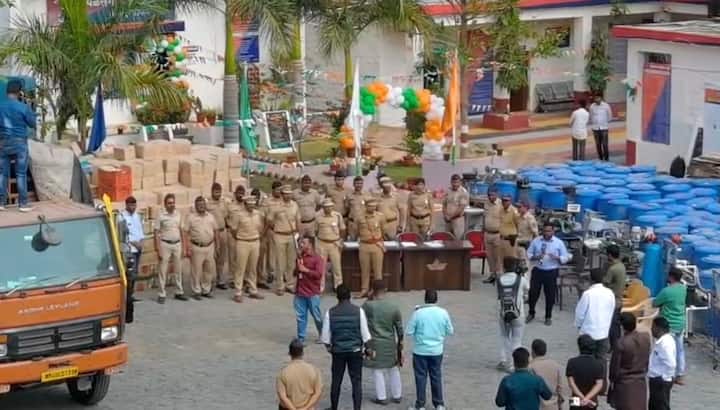 सोलापूर ग्रामीण पोलीस दलाच्या वळसंग पोलिसांनी मोठी कारवाई केली .