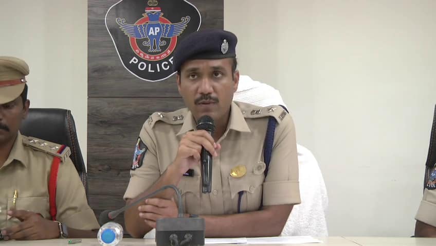 Guntur Crime News: అక్రమ సంబంధానికి అడ్డుగా ఉన్నాడని భర్త హత్య.. చిలువురు హత్య కేసును చేధించిన పోలీసులు