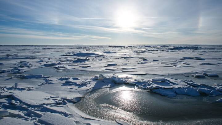 আন্টার্কটিকার উপর বরফের চাদর প্রায় ৫৪ লক্ষ বর্গ কিলোমিটার এলাকা জুড়ে বিস্তৃত। তার নীচে চাপা পড়ে থাকা অন্য জগতের একটি মানচিত্রও তৈরি করা গিয়েছে।
