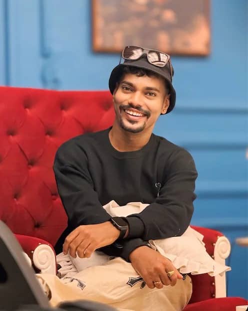 Popular Reels Creator Prathamesh Kadam Passes Away: सोशल मीडिया इन्फ्लूएंसर आणि कंटेट क्रिएटर प्रथमेश कदम याचं अल्पशा आजाराने निधन झाले.  त्याच्या निधनाचे वृत्त समोर येताच सोशल मीडियावर शोक व्यक्त केला जात आहे.  तो एक सुप्रसिद्ध रिलस्टार होता.