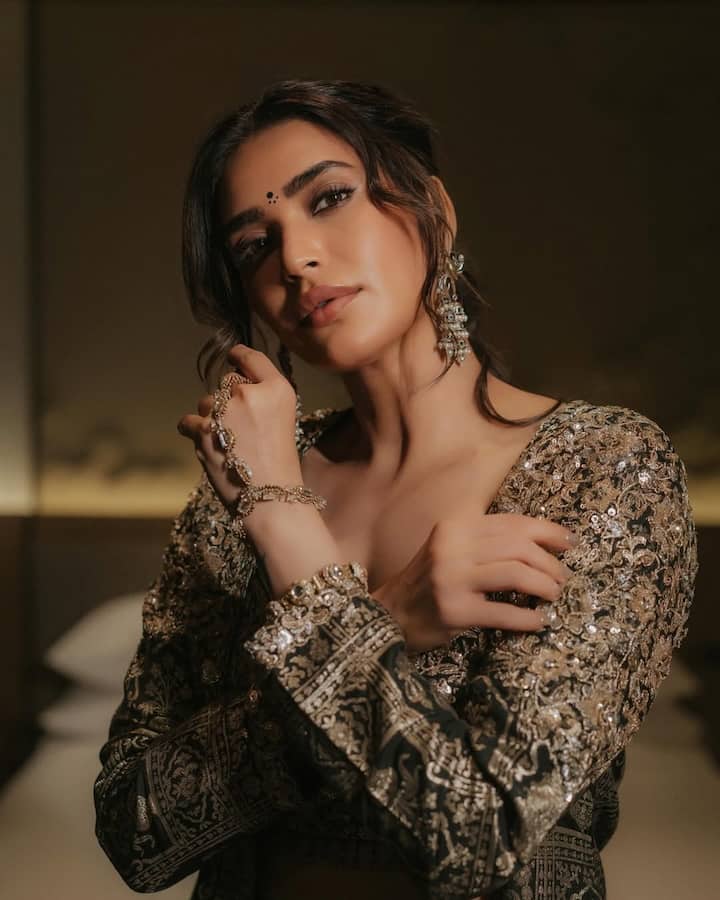 दोस्तों के कहने पर कॉलेज के दौरान करिश्मा ने एक फोटोग्राफी के सेशन में भाग लिया और उनके फ्रेंड्स ने फोटोज को अलग-अलग जगह भेज दी. उसी दौरान से मॉडलिंग का सिलसिला शुरू हुआ.