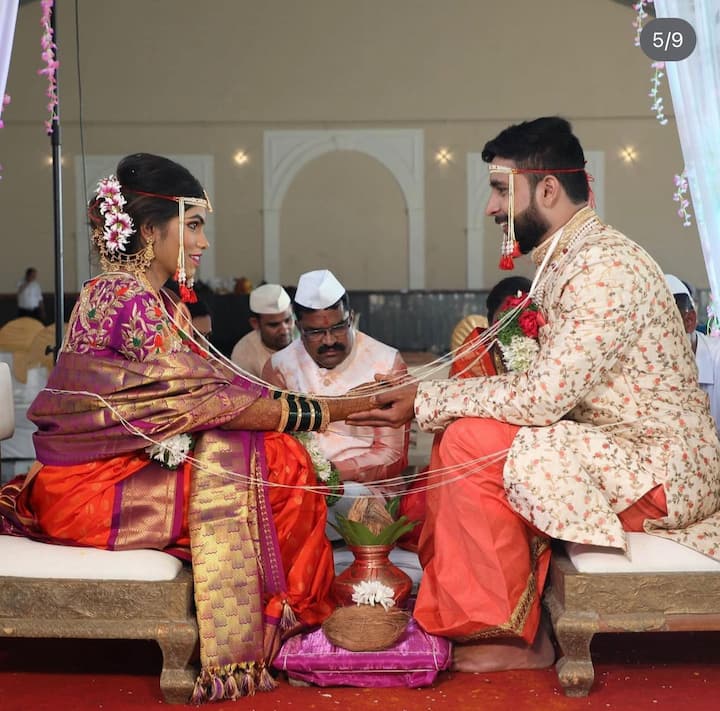 सासरच्या जाचाला कंटाळून दिप्तीने शनिवारी रात्री गळफास घेत आत्महत्या केली आहे. पती, दीर आणि सासू-सासरे यांच्या विरोधात उरुळी कांचन पोलिसांनी गुन्हा दाखल केला आहे. पती रोहन चौधरी, सासू सुनीता चौधरी, सासरे कारभारी चौधरी तर दीर रोहित चौधरी यांच्यावर गुन्हा दाखल करण्यात आला आहे.