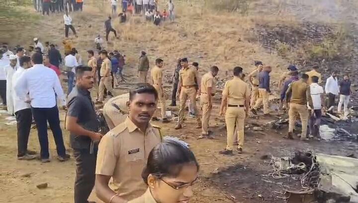 जिल्हा परिषदेच्या निवडणुकीसाठी अजित पवार दौऱ्यावर होते. यावेळी अपघात झाला.