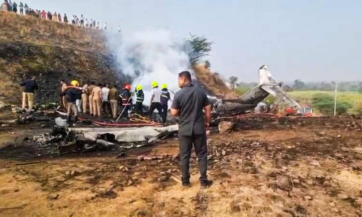 इसके अलावा लंबी दूरी की उड़ान भरने वाले विमानों में लाखों लीटर फ्यूल भरा होता है. उदाहरण के तौर पर अहमदाबाद में हादसे का शिकार हुए एयर इंडिया के बोइंग 787 ड्रीमलाइनर विमान में करीब सवा लाख लीटर फ्यूल मौजूद था. इतना ज्यादा फ्यूल किसी भी क्रैश के बाद आग को और भी भयानक बना देता है.