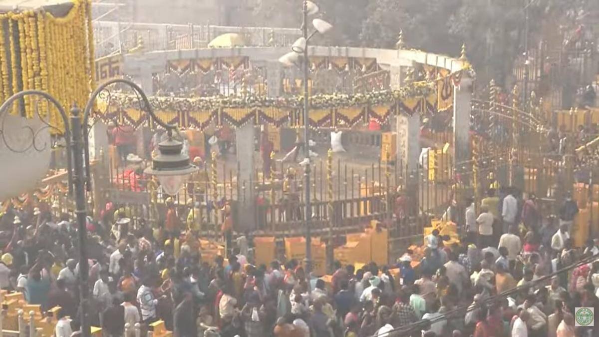 Medaram Jatara 2026: సమ్మక్క సారక్క జాతర ప్రారంభం.. దారులన్నీ మేడారం వైపే- భారీగా తరలివస్తున్న భక్తులు