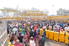 మేడారం జాతరలో అత్యంత కీలక ఘట్టం ఈ రోజే! వనం వీడి భక్తజనం మధ్యకు సమ్మక్క!