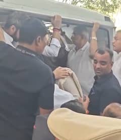 Ajit Pawar Funeral: अजितदादांची अकाली एक्झिट, सावलीसारखे सोबत राहणाऱ्या बॉडीगार्डच्या अश्रूंचा बांध फुटला; काळीज चिरणारे PHOTOS