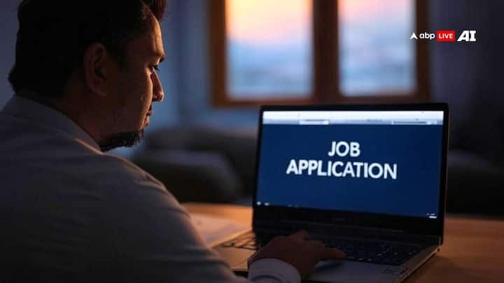 KVS स्पेशल एजुकेटर भर्ती में आवेदन करने के लिए उम्र सीमा भी तय की गई है. PRT स्पेशल एजुकेटर पद के लिए उम्मीदवार की अधिकतम उम्र 30 साल होनी चाहिए, जबकि TGT स्पेशल एजुकेटर के लिए अधिकतम उम्र सीमा 35 साल रखी गई है. आरक्षित वर्ग के उम्मीदवारों को नियमों के अनुसार आयु में छूट भी दी जाएगी.