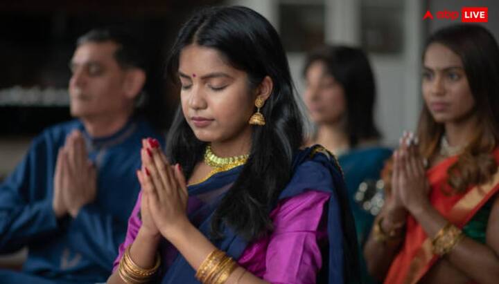 महिलाओं को शुक्र प्रदोष व्रत के दिन ब्रह्मचर्य का पालन करना चाहिए, साथ ही किसी दूसरों के घर का अन्न ग्रहण न करें. सुहाग सामग्री किसी को नहीं दें. मान्यता है इससे सुहाग की आयु और तरक्की पर बुरा असर पड़ता है.