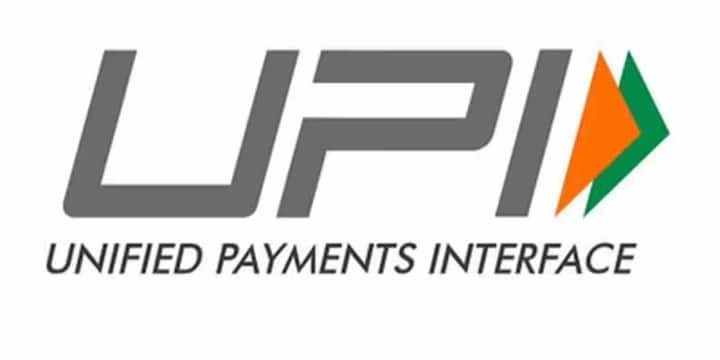 असल में UPI सिस्टम को ही इस तरह बनाया गया है कि पैसा तुरंत सामने वाले के बैंक अकाउंट में पहुंच जाए. जैसे ही ट्रांजैक्शन सक्सेस दिखाता है उसी पल पैसे आपके अकाउंट से निकलकर रिसीवर के अकाउंट में जा चुके होते हैं. इसमें न तो कोई कूलिंग पीरियड होता है और न ही ऑटोमैटिक रिवर्सल का विकल्प. यही वजह है कि गलत ट्रांसफर के बाद पैसे वापस आना मुश्किल हो जाता है.