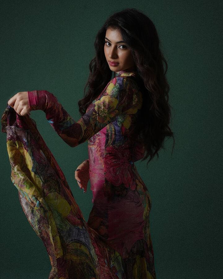 सारा अर्जुन लवकरच तेलुगू चित्रपट ‘यूफोरिया’मध्ये दिसणार आहे. हा चित्रपट ६ फेब्रुवारी २०२६ रोजी अनेक भाषांमध्ये प्रदर्शित होईल.