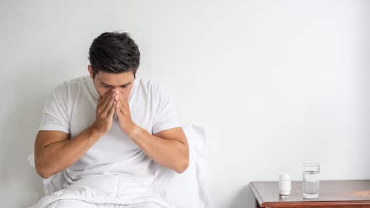 विटामिन बी12 की कमी से एनीमिया, न्यूरोपैथी और हृदय रोग होते हैं, और साथ ही दिल के दौरे का खतरा भी बढ़ जाता है।