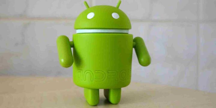 नए Android 17 में स्क्रीन रिकॉर्डिंग का अनुभव भी बदला जा सकता है. मौजूदा पॉप-अप मैन्यू की जगह अब एक फ्लोटिंग पिल जैसा इंटरफेस मिलने की संभावना है जो इस्तेमाल में ज्यादा आसान होगा. इस टूल के जरिए ऑडियो के साथ स्क्रीन रिकॉर्डिंग करना भी पहले से ज्यादा बेहतर तरीके से संभव हो सकता है. साथ ही, Google इसमें AI-आधारित यूजर इंटरफेस जोड़ सकता है जिससे अलग-अलग टूल्स और फीचर्स तक पहुंच और भी आसान हो जाएगी.