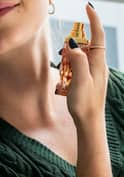 Spraying Perfume on Neck : మెడపై పర్‌ఫ్యూమ్ స్ప్రే చేస్తున్నారా? ఆ అలవాటు మానేయండి.. ఎందుకంటే