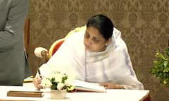 Sunetra Pawar : अजित पवारांचं कार्य सुनेत्रा पवार पुढं नेणार, लोकभवनात उपमुख्यमंत्रिपदाची शपथ, राष्ट्रवादीत 'सुनेत्रा पवार' यांचं पर्व सुरु