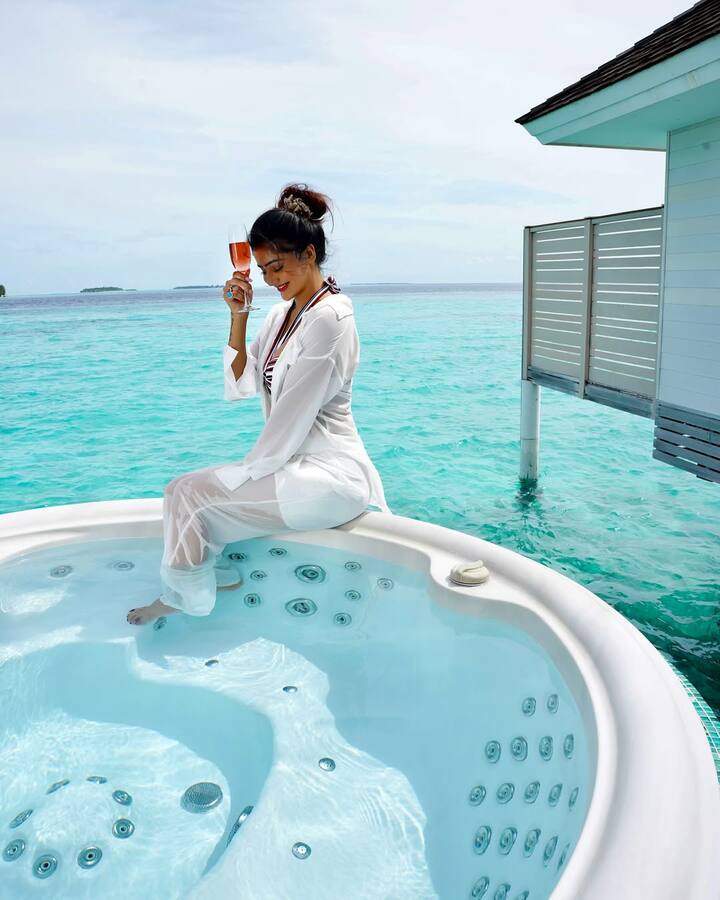 सोनिया बंसल के इंस्टाग्राम पर 62 लाख फॉलोअर्स हैं, जिसकी वजह से उनकी तस्वीरें मिनटों में वायरल हो जाती हैं।