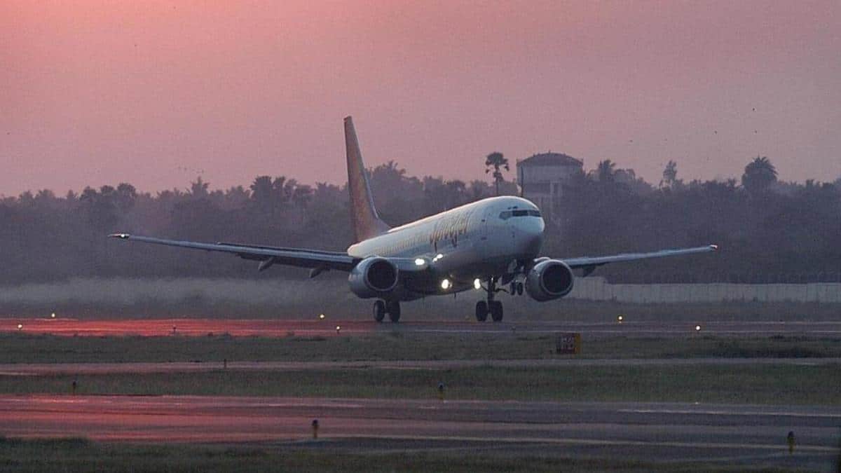 Airport Job: விமான நிலையத்தில் கொட்டிக்கிடக்கும் வேலை.! இளைஞர்களுக்கு ஜாக்பாட்- தமிழக அரசு அசத்தல் அறிவிப்பு