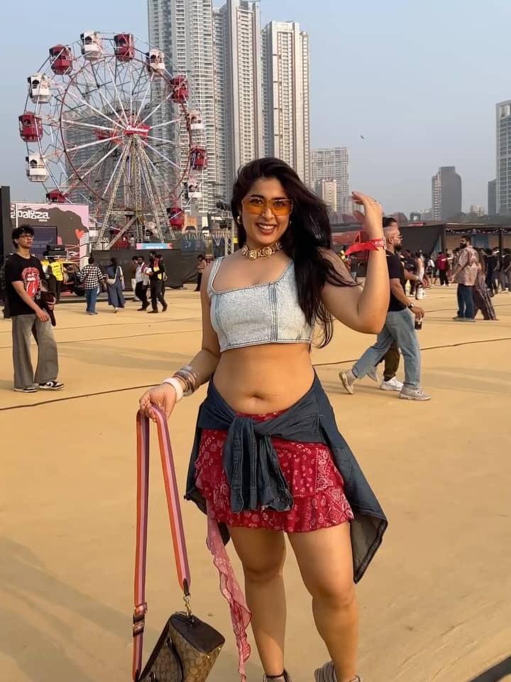 निकिता शर्मा सोशल मीडिया पर काफी एक्टिव रहती हैं। एक्ट्रेस रोजाना अपनी हॉट तस्वीरें शेयर करती रहती हैं।