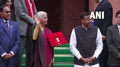Nirmala Sitharaman Saree Look 2026 : स्टाईल नाही, संदेश आहे! निर्मला सीतारमण यांच्या कांजीवरम साडी बजेट लुकमागचा अर्थ नेमका काय?
