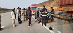 Samruddhi Expressway Accident : समृद्धी महामार्गावर भीषण अपघात; गाडी चालवताना डुलकी लागली अन् सगळं संपलं, आई अन् मुलाचा दुर्दैवी अंत