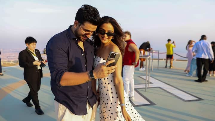 During his visit, Abhishek Kumar brought along a thoughtful gift for the couple. Expressing admiration for Jasmin’s efforts, he mentioned how hard she had worked and playfully praised her in front of Aly. Jasmin, ever charming and quick-witted, responded with mock surprise, questioning why he called her “Bhabhi.