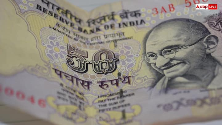कपास के रेशों की वजह से बैंक नोट रोजाना इस्तेमाल होने वाले कागज की तुलना में काफी ज्यादा टिकाऊ होते हैं. वे आसानी से फटते नहीं हैं और पानी या फिर पसीने के संपर्क में आने पर भी घुलते नहीं है.
