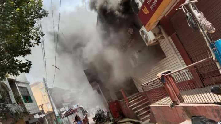 यदि ऐसी कोई दुर्घटना होती है और आग लगने से आपके दस्तावेज़ जल जाते हैं, तो बैंक इसे सुरक्षा उल्लंघन मानता है। मुआवज़ा पाने के लिए, आपको तुरंत बैंक को सूचित करना होगा और लिखित शिकायत दर्ज करनी होगी। आपके पास लॉकर किराए की रसीद होनी चाहिए।