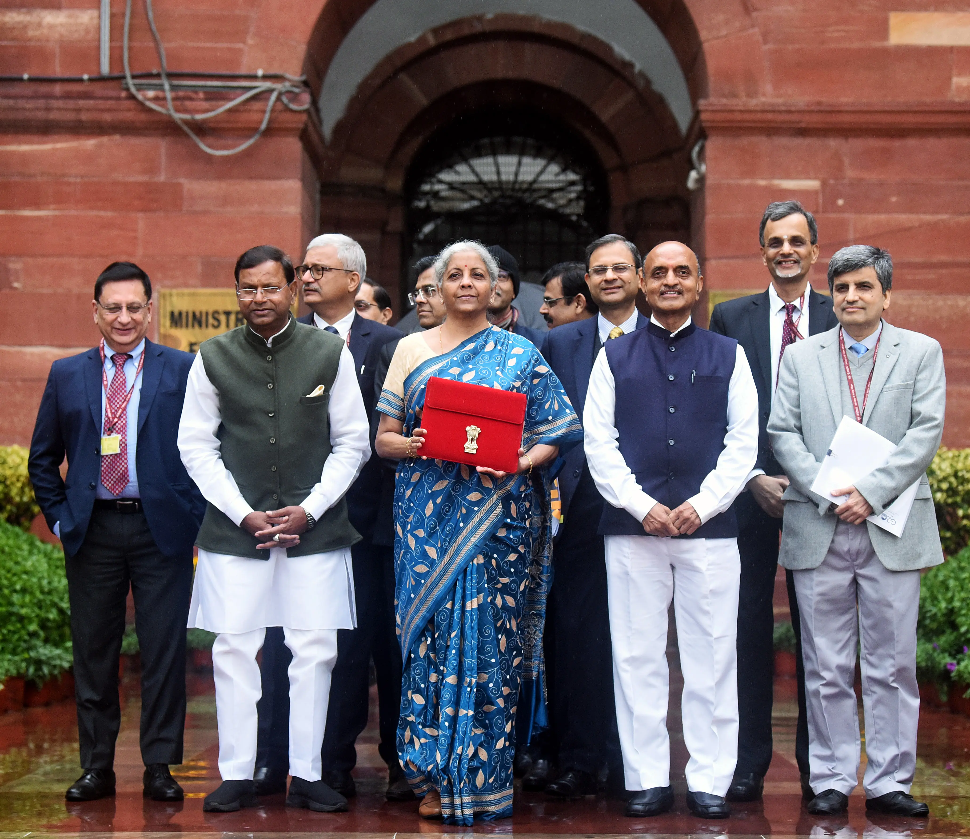 Nirmala Sitharaman Saree: பட்ஜெட்டை விட அதிக கவனம் பெறும் நிர்மலா சீதாராமன் சேலை.. என்ன அர்த்தம் தெரியுமா?