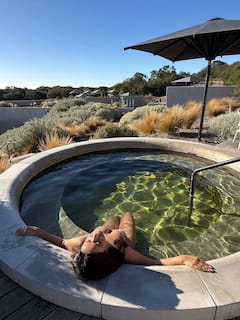 Neha Sharma Pics: ઓસ્ટ્રેલિયામાં મોનોકિની પહેરી નેહા શર્માએ આપ્યા બોલ્ડ પોઝ