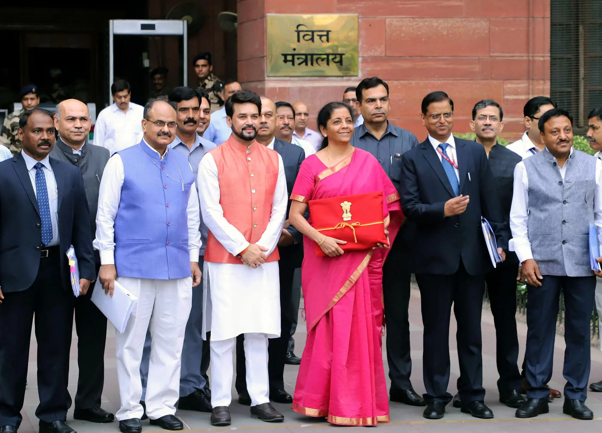 Nirmala Sitharaman Saree: பட்ஜெட்டை விட அதிக கவனம் பெறும் நிர்மலா சீதாராமன் சேலை.. என்ன அர்த்தம் தெரியுமா?