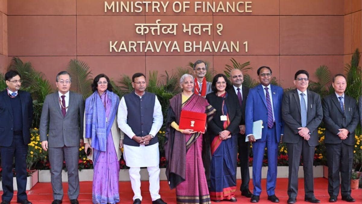Nirmala Sitharaman Saree: பட்ஜெட்டை விட அதிக கவனம் பெறும் நிர்மலா சீதாராமன் சேலை.. என்ன அர்த்தம் தெரியுமா?