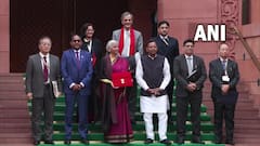 Nirmala Sitharaman Saree Look 2026 : स्टाईल नाही, संदेश आहे! निर्मला सीतारमण यांच्या कांजीवरम साडी बजेट लुकमागचा अर्थ नेमका काय?