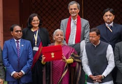 Union Budget 2026: বাজেটে মহিলাদের জন্য ৪ বিশেষ সুবিধা, লক্ষ্য মেয়েদের আরও স্বাবলম্বী করে তোলা